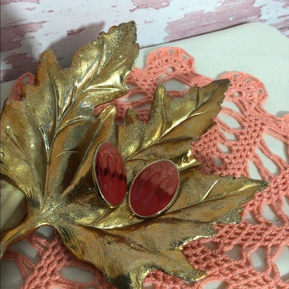 Vintage 80’s Enamel Earrings Gold Metal Base Red Pink Swirls Oval Earrings Post - Picture 3 of 14